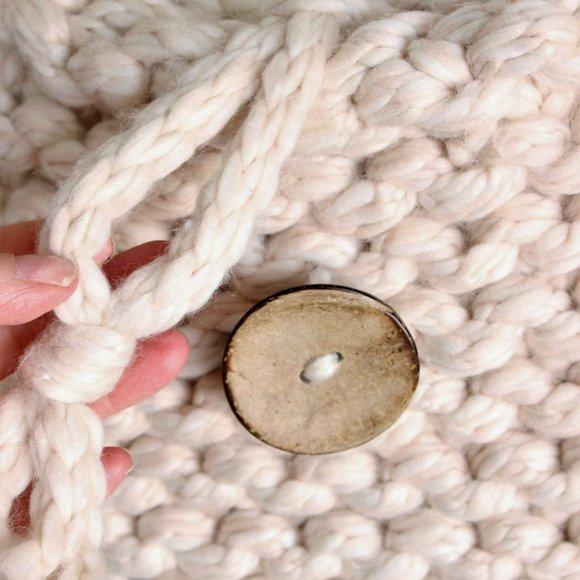 Handknit Tote Bag, Extra Chunky Ivory Yarn Knit, Vintage Wooden Button - Picture 9 of 12